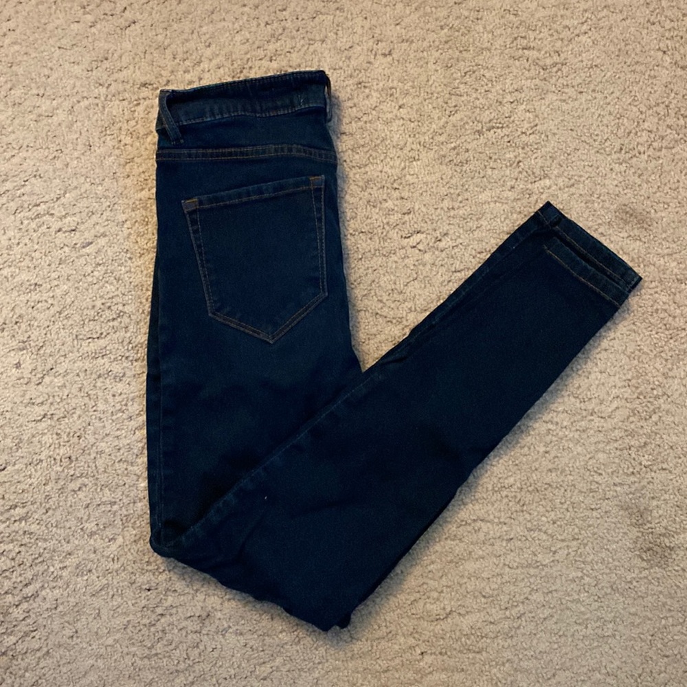 Garage Skinny Leg Dark Wash Jeans!!